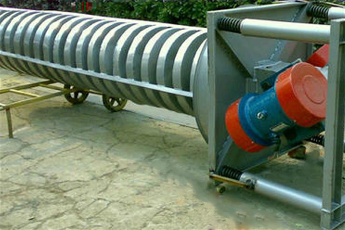 垂直振動(dòng)輸送機(jī)具有哪些顯著特點(diǎn)呢